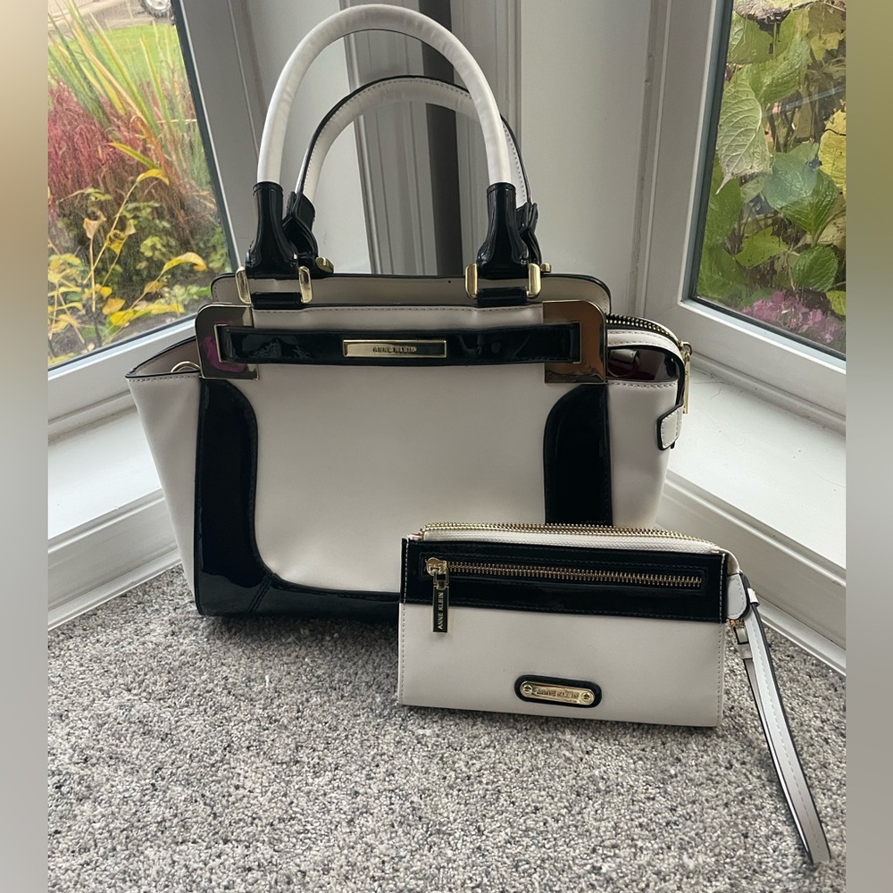 Anne Klein Hand bag, with matching wallet.